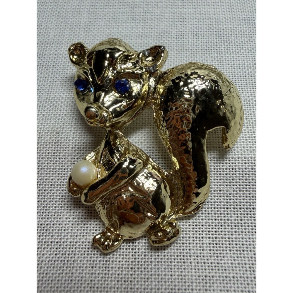 Squirrel or Skunk Gold Tone Blue Stone Eyes Faux Pearl‎ Pin Brooch